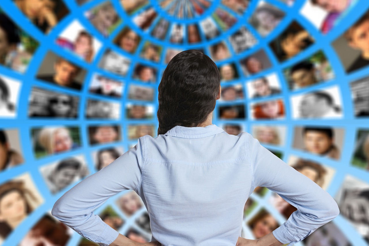 Decifrare 'Constellations': L'Impatto dell'AI Narrativa per le Imprese Europee