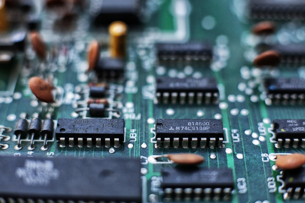 Il Dilemma Digitale: Chips di Vetro e il Richiamo 'AI-Free' per i Brand